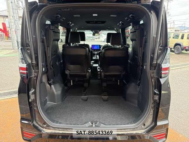 Toyota VOXY 2023-09 6915101-14