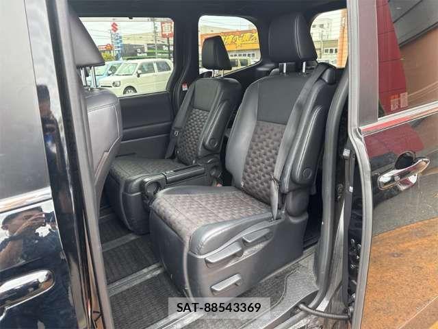 Toyota VOXY 2023-09 6915101-18