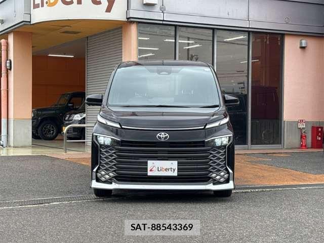 Toyota VOXY 2023-09 6915101-7