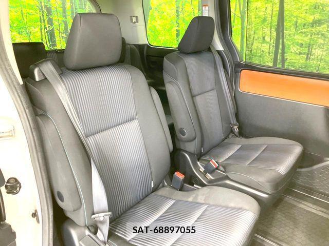 Toyota VOXY 2014-10 6915187-9