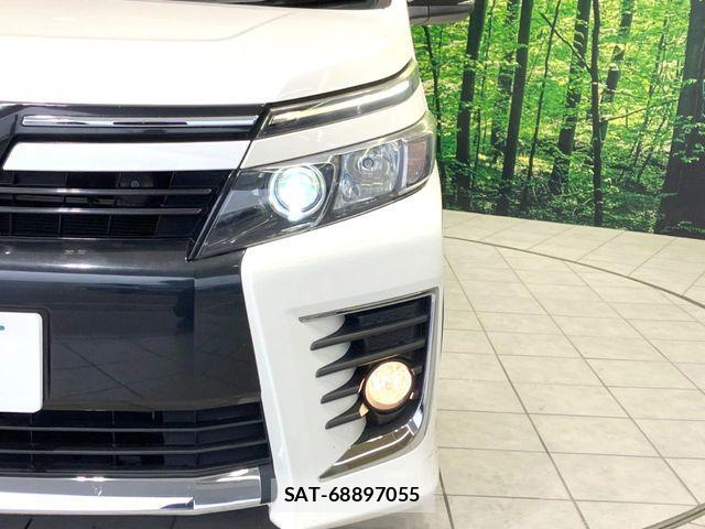 Toyota VOXY 2014-10 6915187-13
