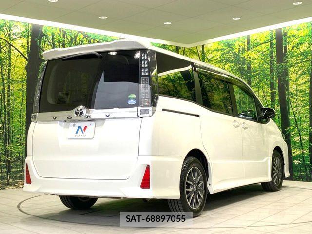 Toyota VOXY 2014-10 6915187-17