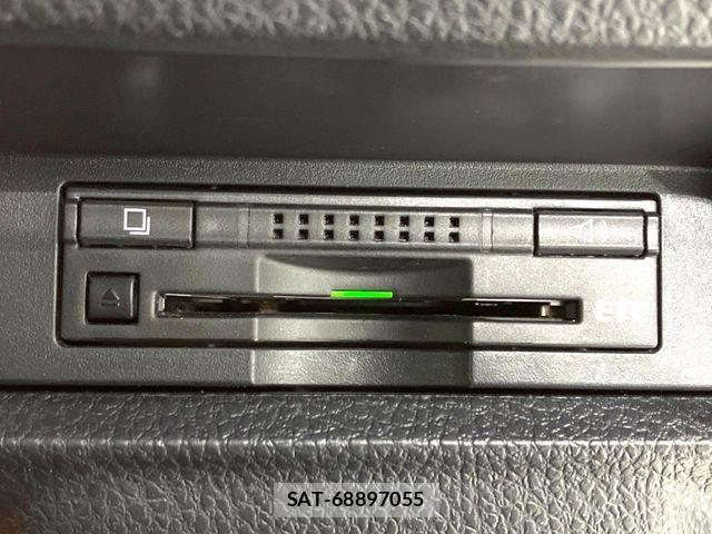 Toyota VOXY 2014-10 6915187-5