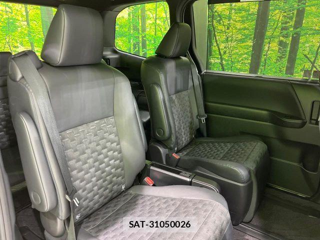 Toyota VOXY 2022-05 6915100-11