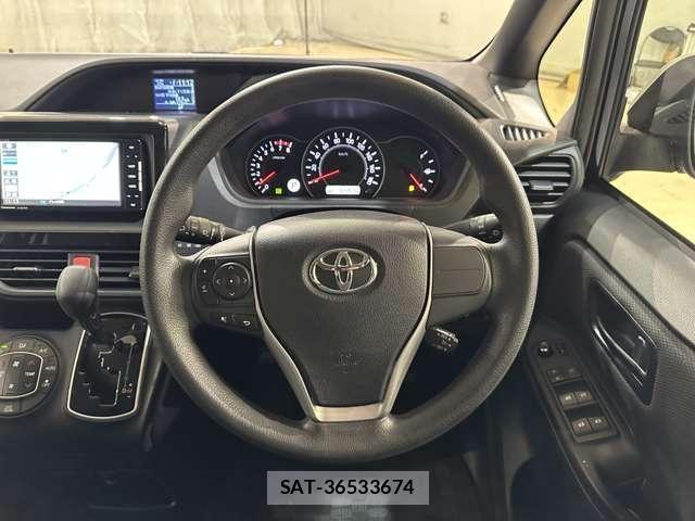 Toyota VOXY 2018-04 6915172-9