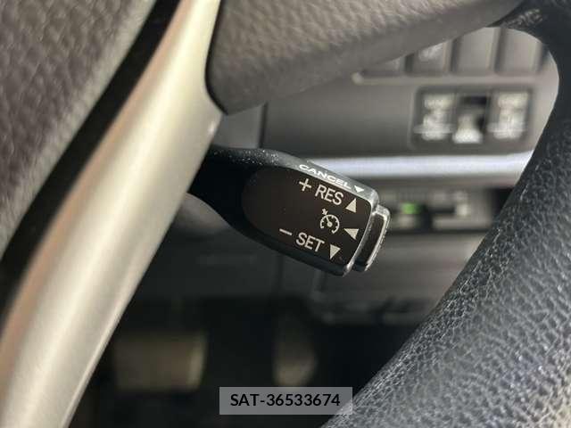 Toyota VOXY 2018-04 6915172-12