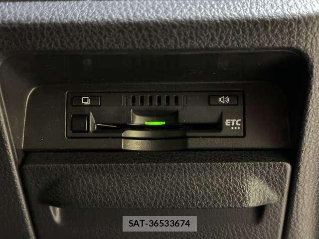 Toyota VOXY 2018-04 6915172-15