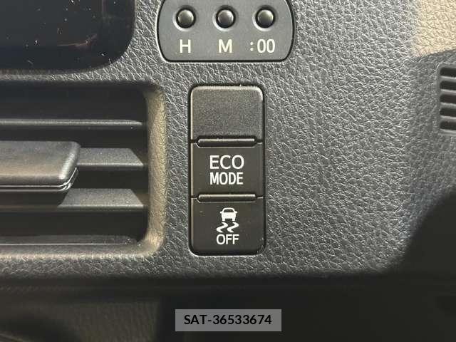 Toyota VOXY 2018-04 6915172-16