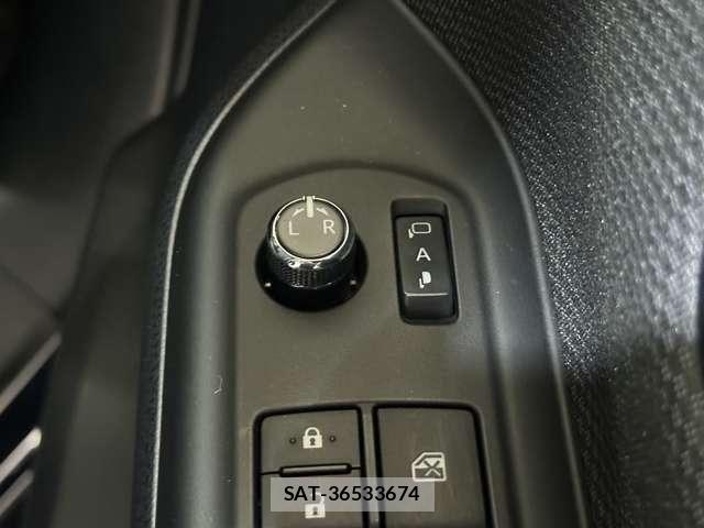 Toyota VOXY 2018-04 6915172-17