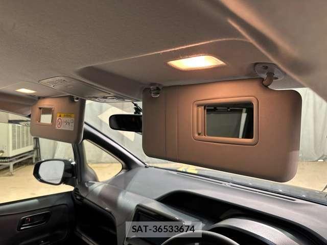 Toyota VOXY 2018-04 6915172-27