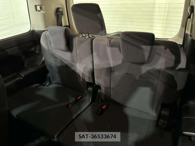 Toyota VOXY 2018-04 6915172-29