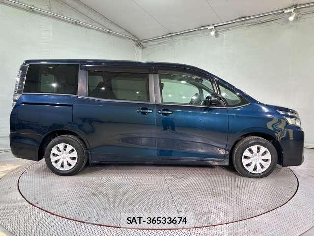 Toyota VOXY 2018-04 6915172-3