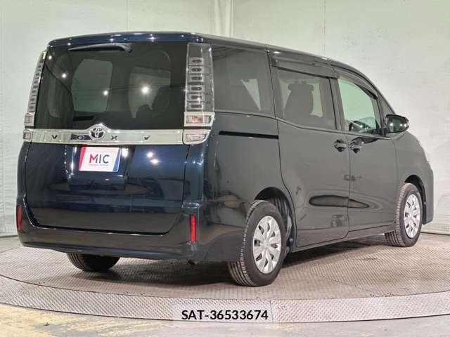 Toyota VOXY 2018-04 6915172-4