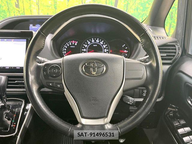 Toyota VOXY 2018-03 6915154-10