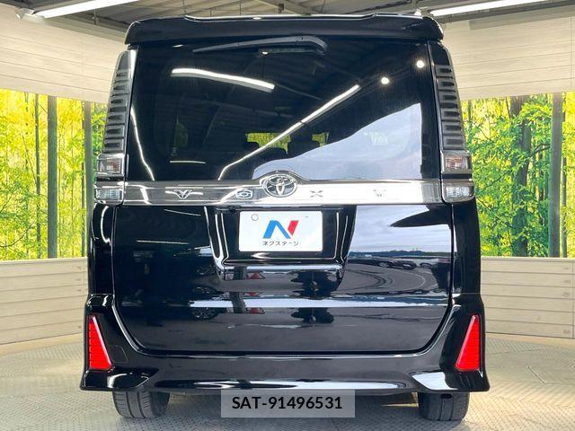 Toyota VOXY 2018-03 6915154-14