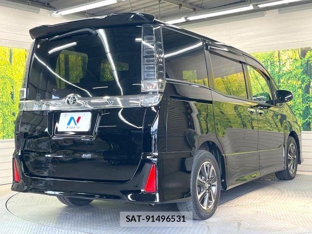 Toyota VOXY 2018-03 6915154-16