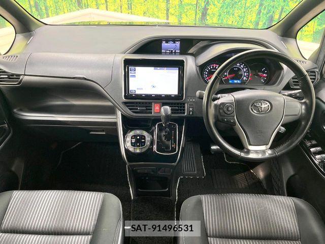 Toyota VOXY 2018-03 6915154-1