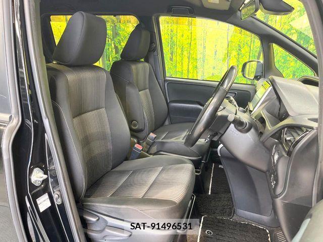 Toyota VOXY 2018-03 6915154-7
