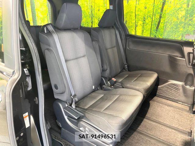 Toyota VOXY 2018-03 6915154-8
