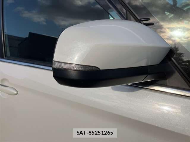 Toyota VOXY 2023-02 6915098-10