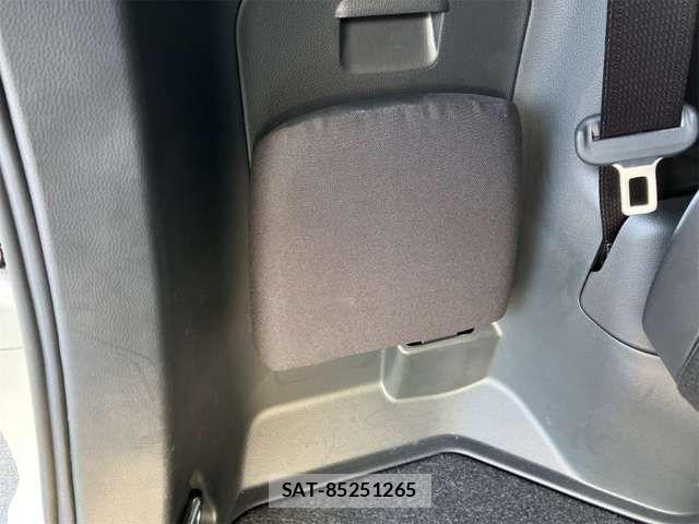 Toyota VOXY 2023-02 6915098-15