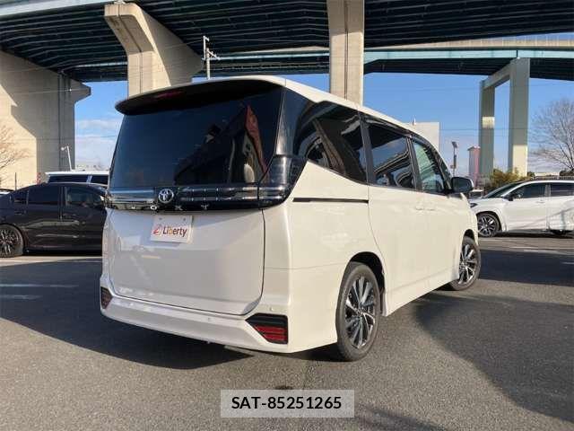 Toyota VOXY 2023-02 6915098-4