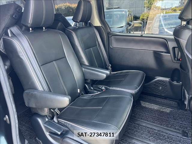 Toyota VOXY 2017-03 6915156-13