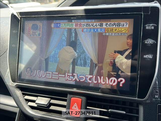 Toyota VOXY 2017-03 6915156-19