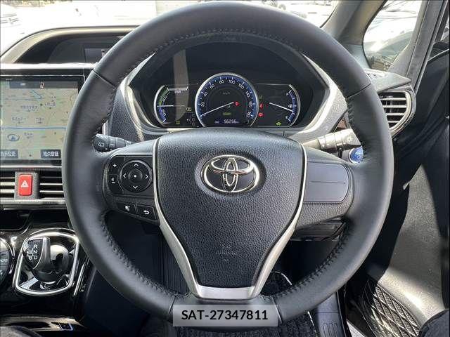 Toyota VOXY 2017-03 6915156-25