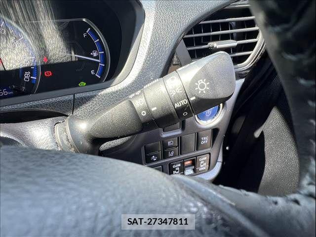 Toyota VOXY 2017-03 6915156-27