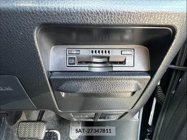 Toyota VOXY 2017-03 6915156-29