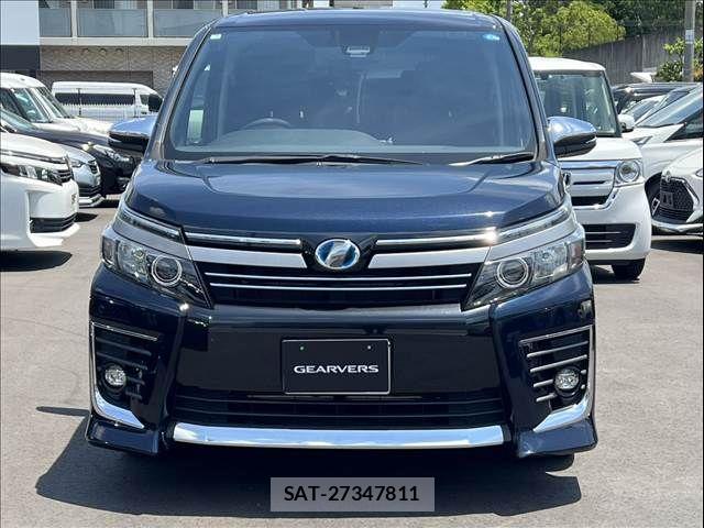 Toyota VOXY 2017-03 6915156-3