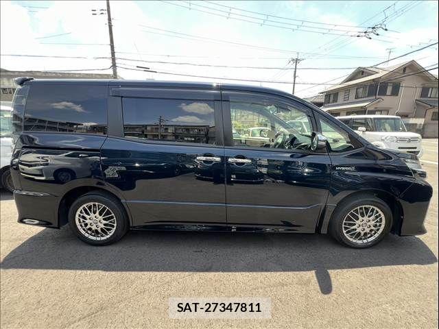 Toyota VOXY 2017-03 6915156-5