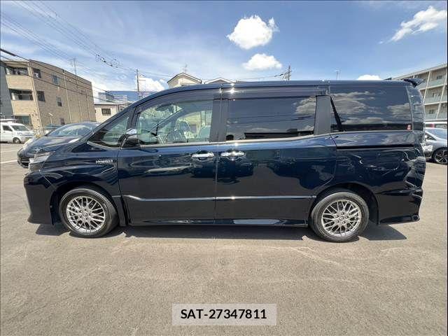 Toyota VOXY 2017-03 6915156-6