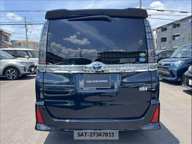 Toyota VOXY 2017-03 6915156-8