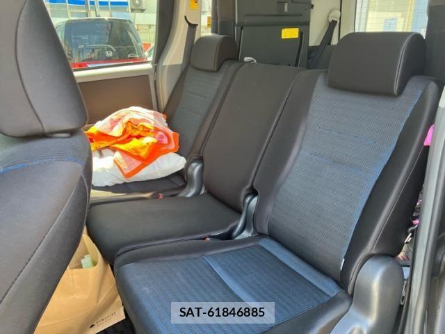 Toyota VOXY 2009-09 6915217-13