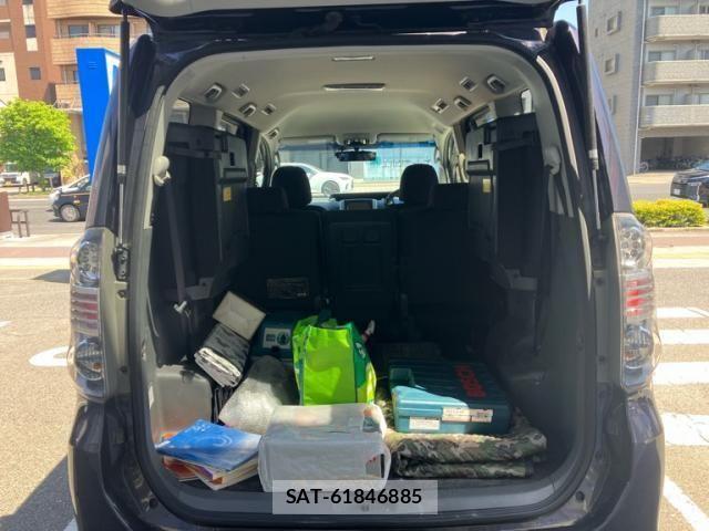 Toyota VOXY 2009-09 6915217-4