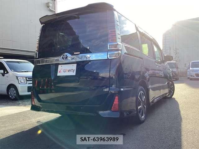 Toyota VOXY 2020-06 6915123-4