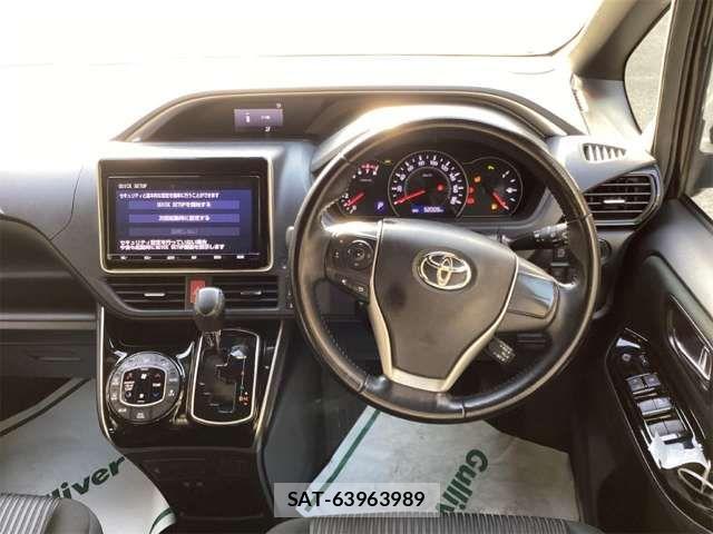 Toyota VOXY 2020-06 6915123-5