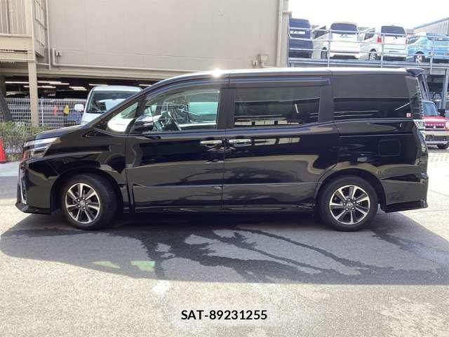 Toyota VOXY 2021-02 6915105-12