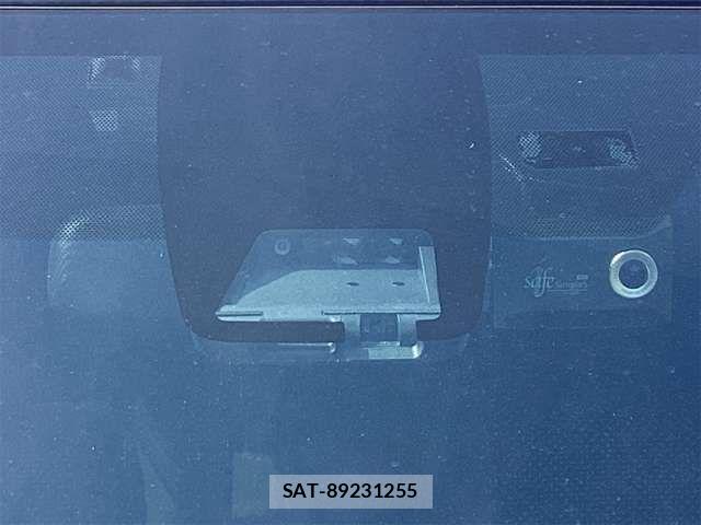 Toyota VOXY 2021-02 6915105-19