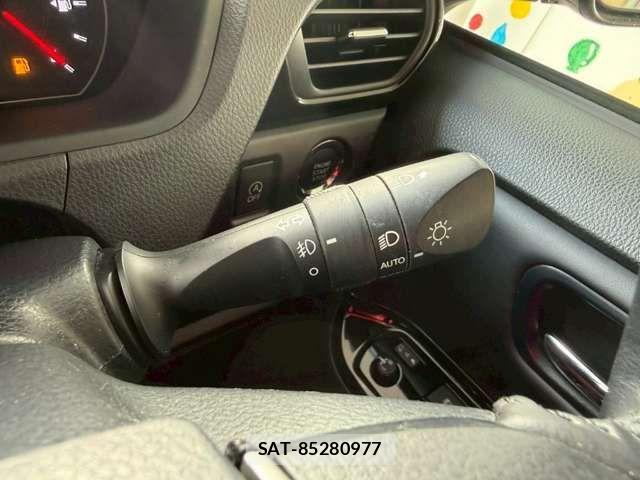 Toyota VOXY 2020-12 6915120-16