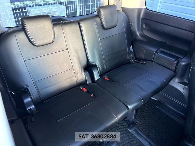 Toyota VOXY 2016-03 6915176-10