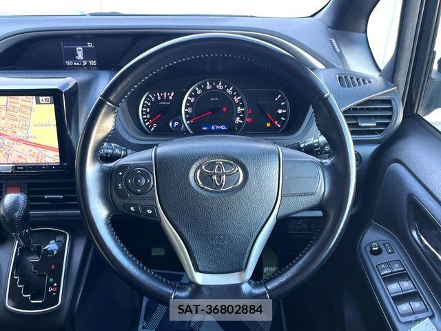 Toyota VOXY 2016-03 6915176-12