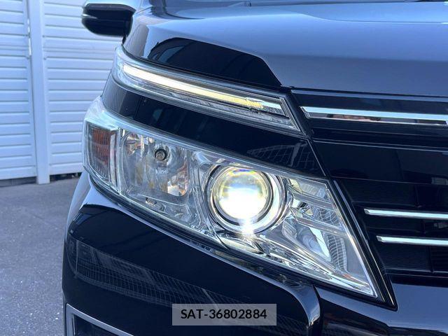 Toyota VOXY 2016-03 6915176-13
