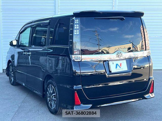 Toyota VOXY 2016-03 6915176-18
