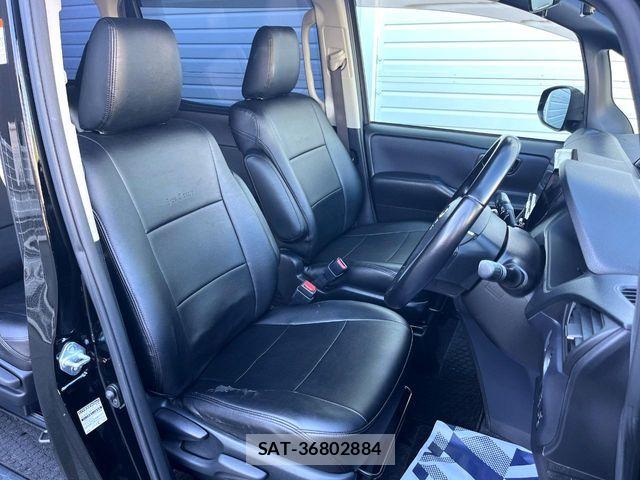 Toyota VOXY 2016-03 6915176-8