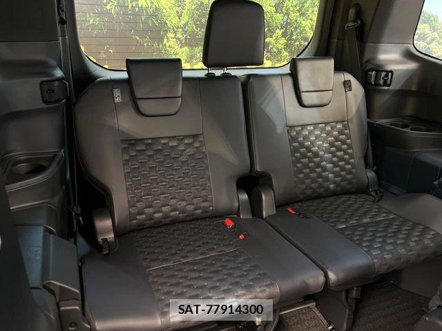 Toyota VOXY 2023-04 6915095-9