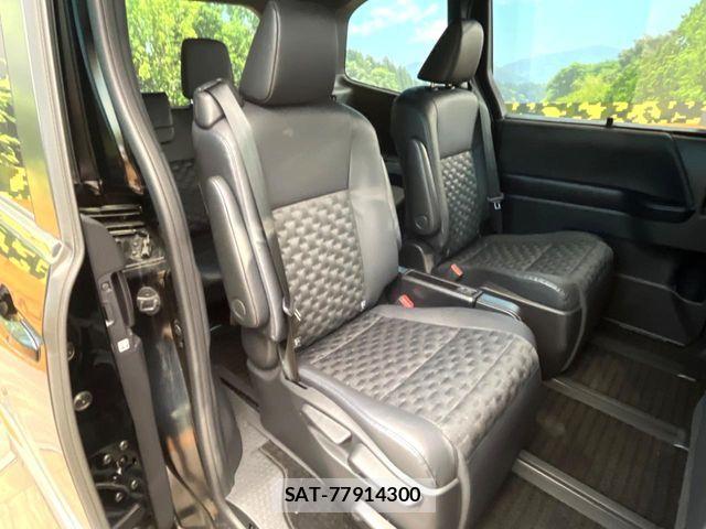 Toyota VOXY 2023-04 6915095-8