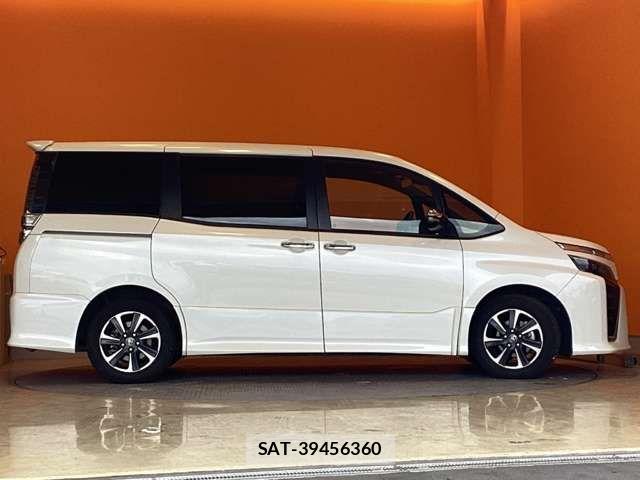 Toyota VOXY 2020-07 6915122-11